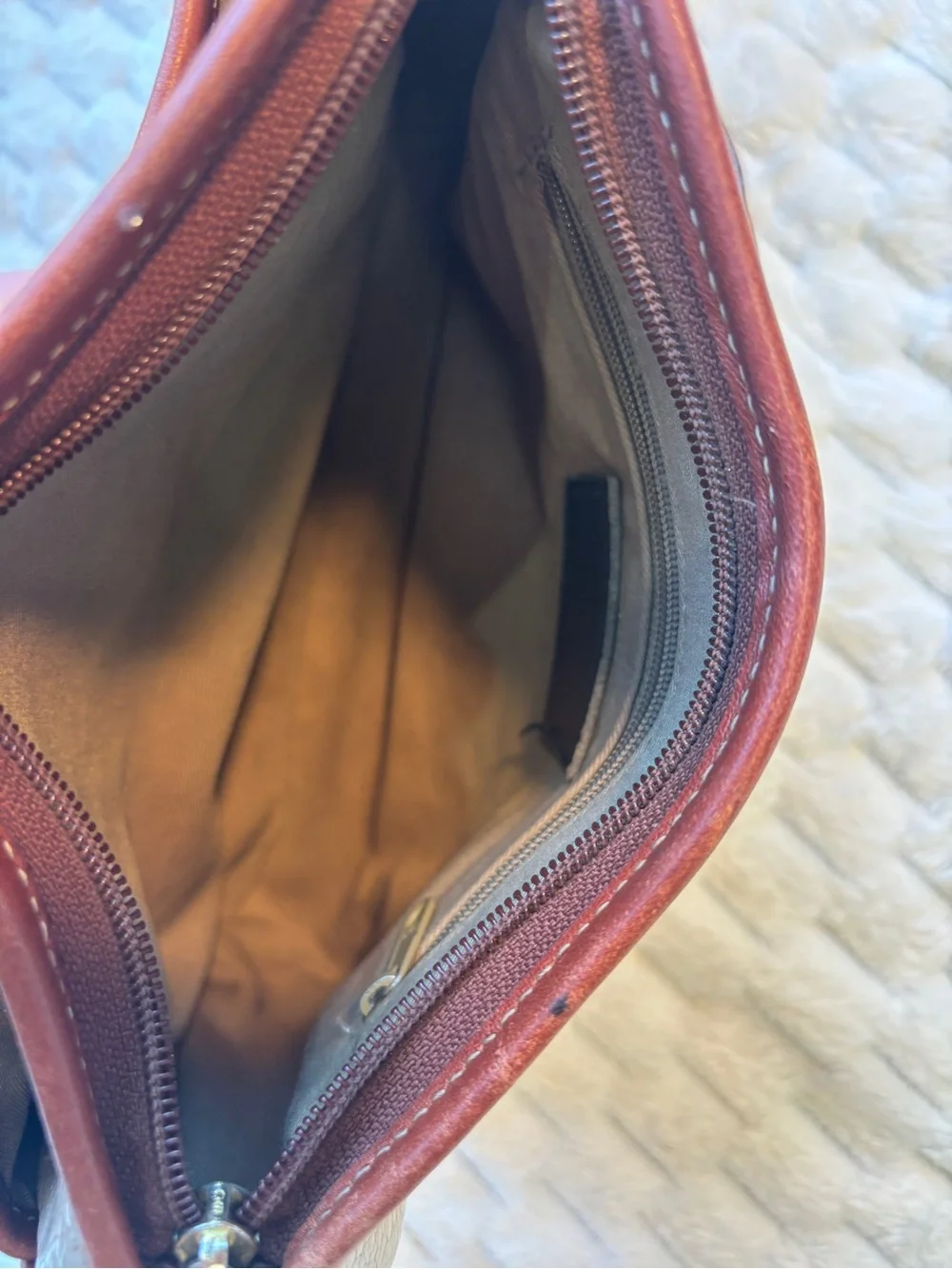 Liz Claiborne Cream Pebbled Leather Crossbody Shoulder Bag Brown Trim